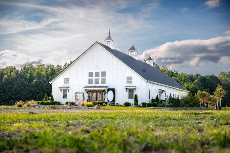 1734705597   thelegacyatwillowpondeventvenuefullbuilding 768x512