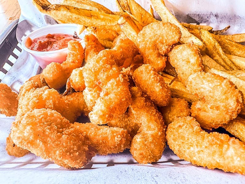 The Popcorn Shrimp at 
Clubhouse Bar & Grill 
in Virginia Beach. 
Photo by 
Butch Maier