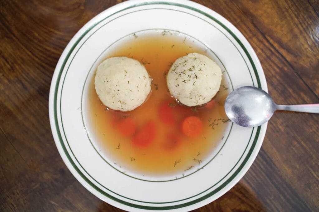 George & Sam's Deli Mom's Matzo Ball Soup