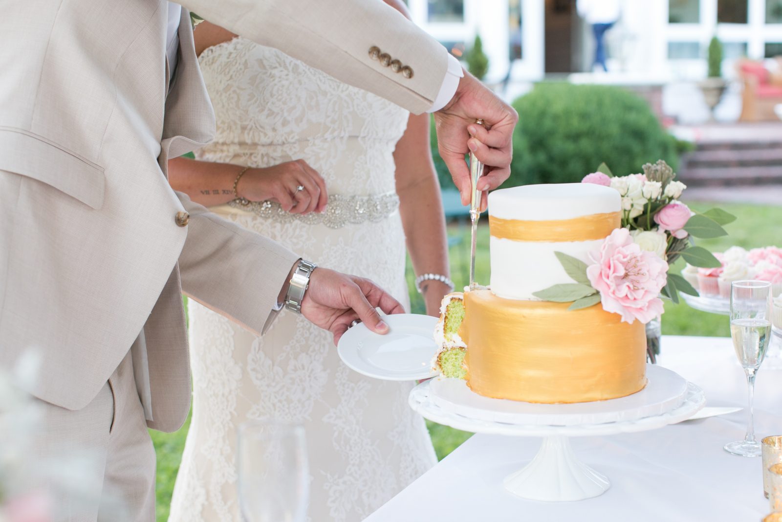 elegant cake, wedding, Gloucester, Cakes to Remember
